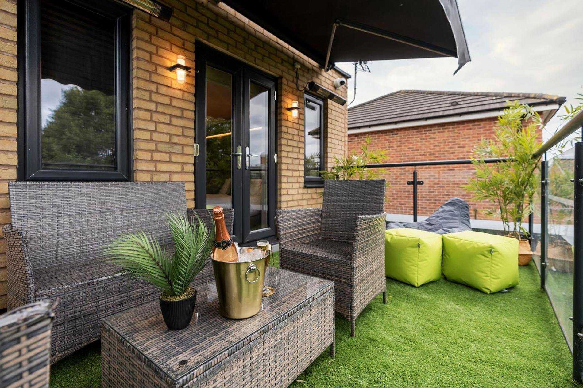 Riverside Villas Manchester Exterior photo