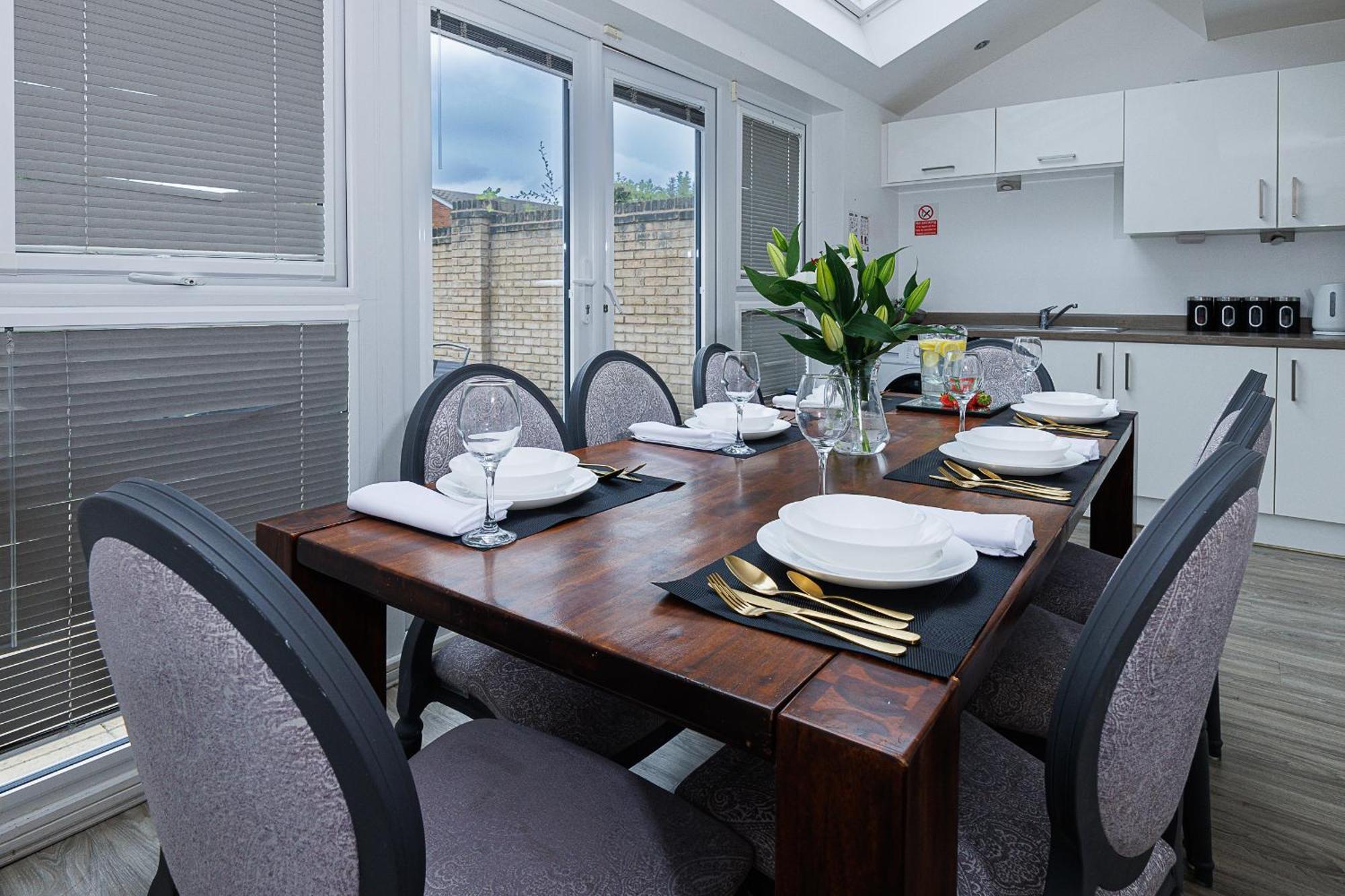 Riverside Villas Manchester Exterior photo