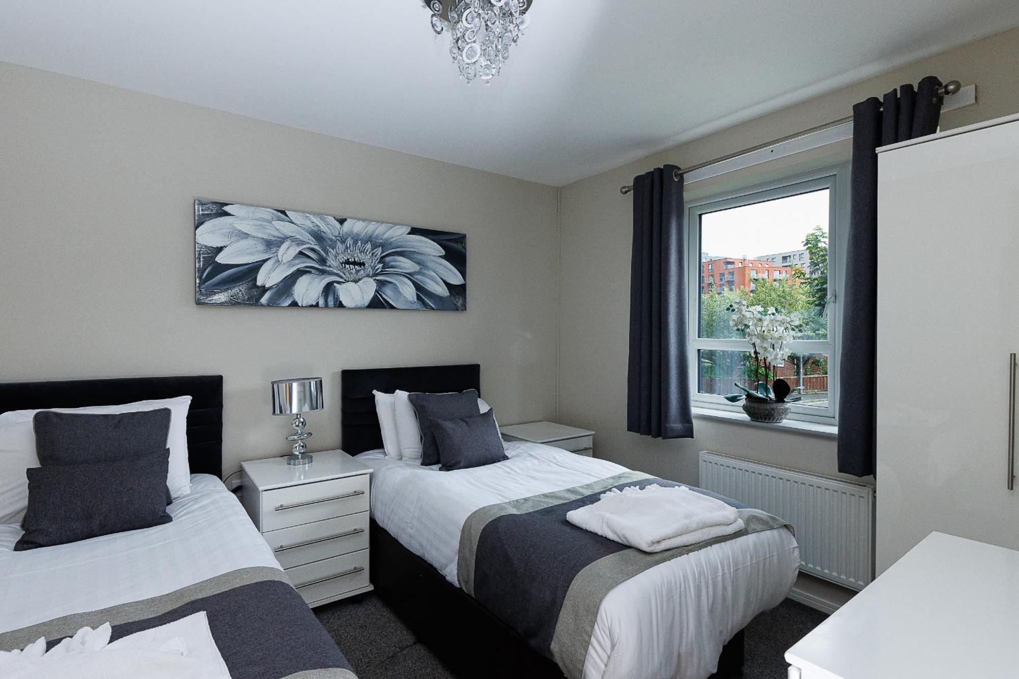 Riverside Villas Manchester Exterior photo
