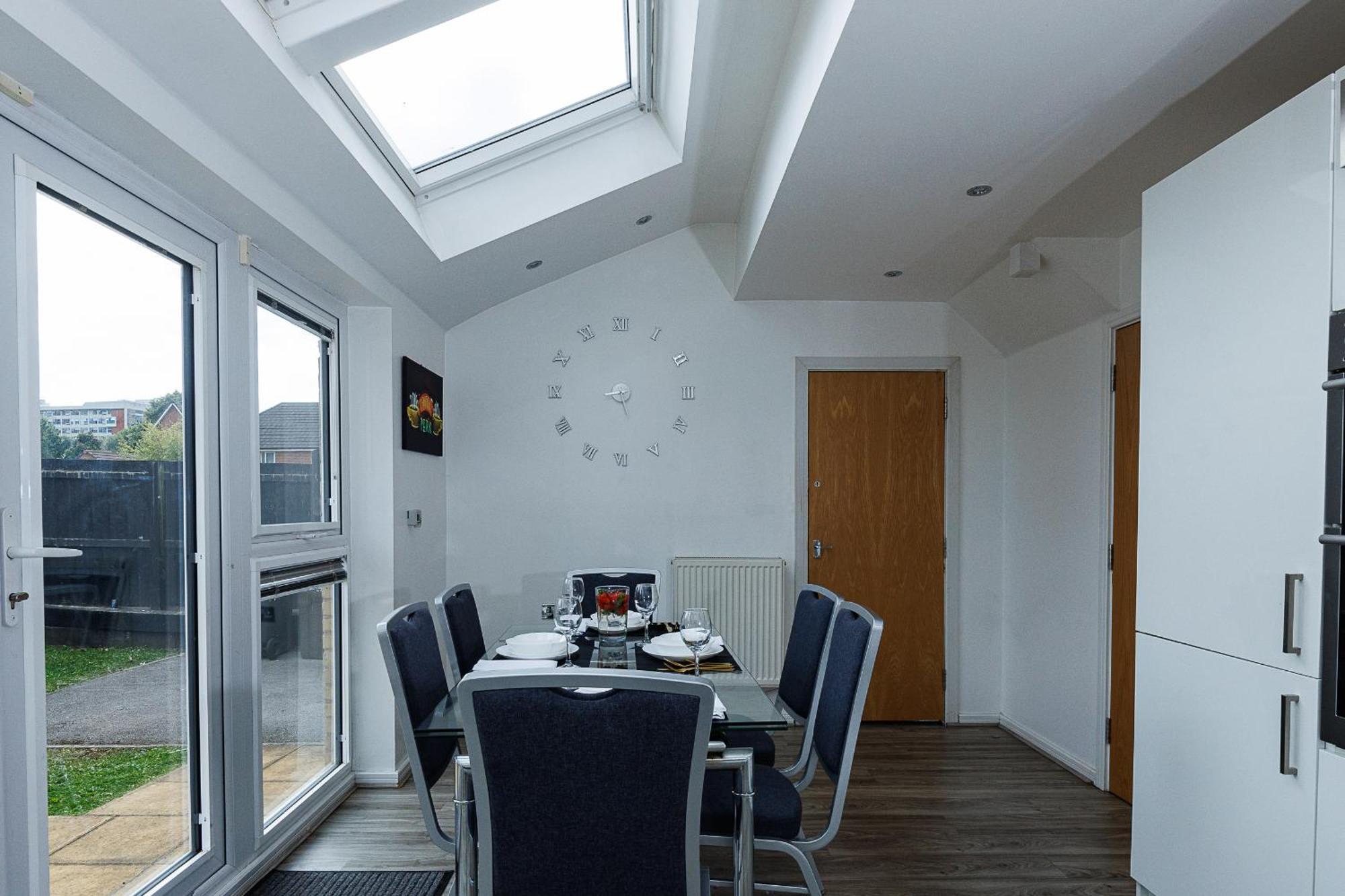 Riverside Villas Manchester Exterior photo