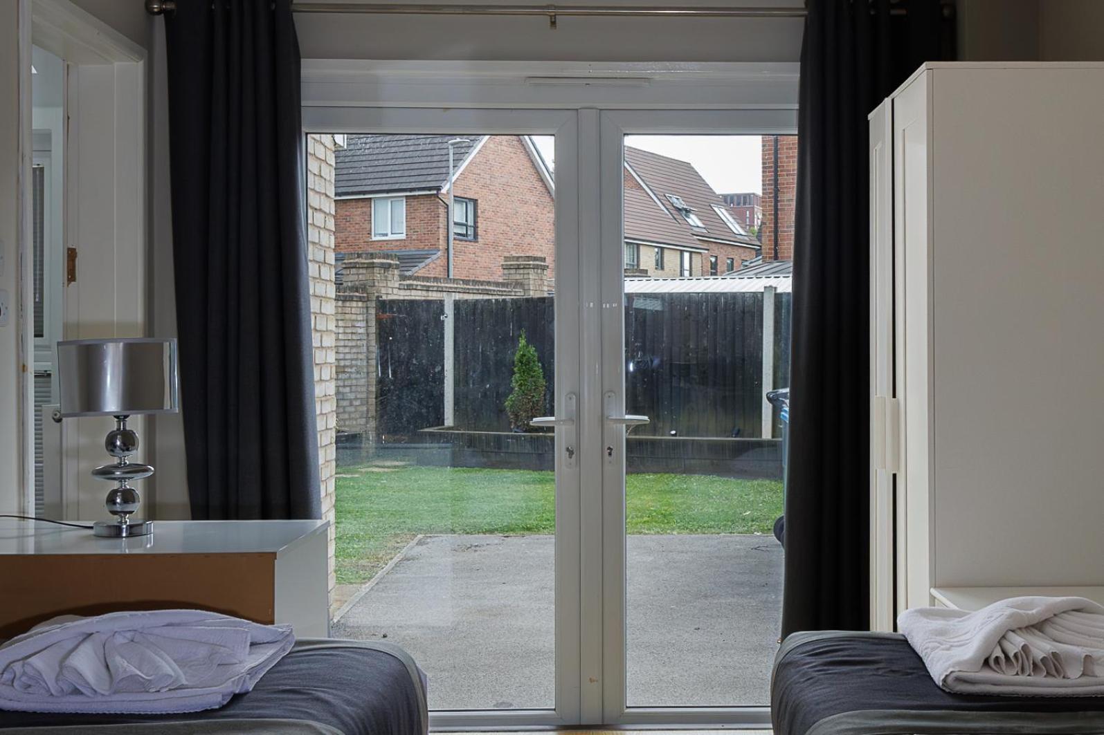 Riverside Villas Manchester Exterior photo